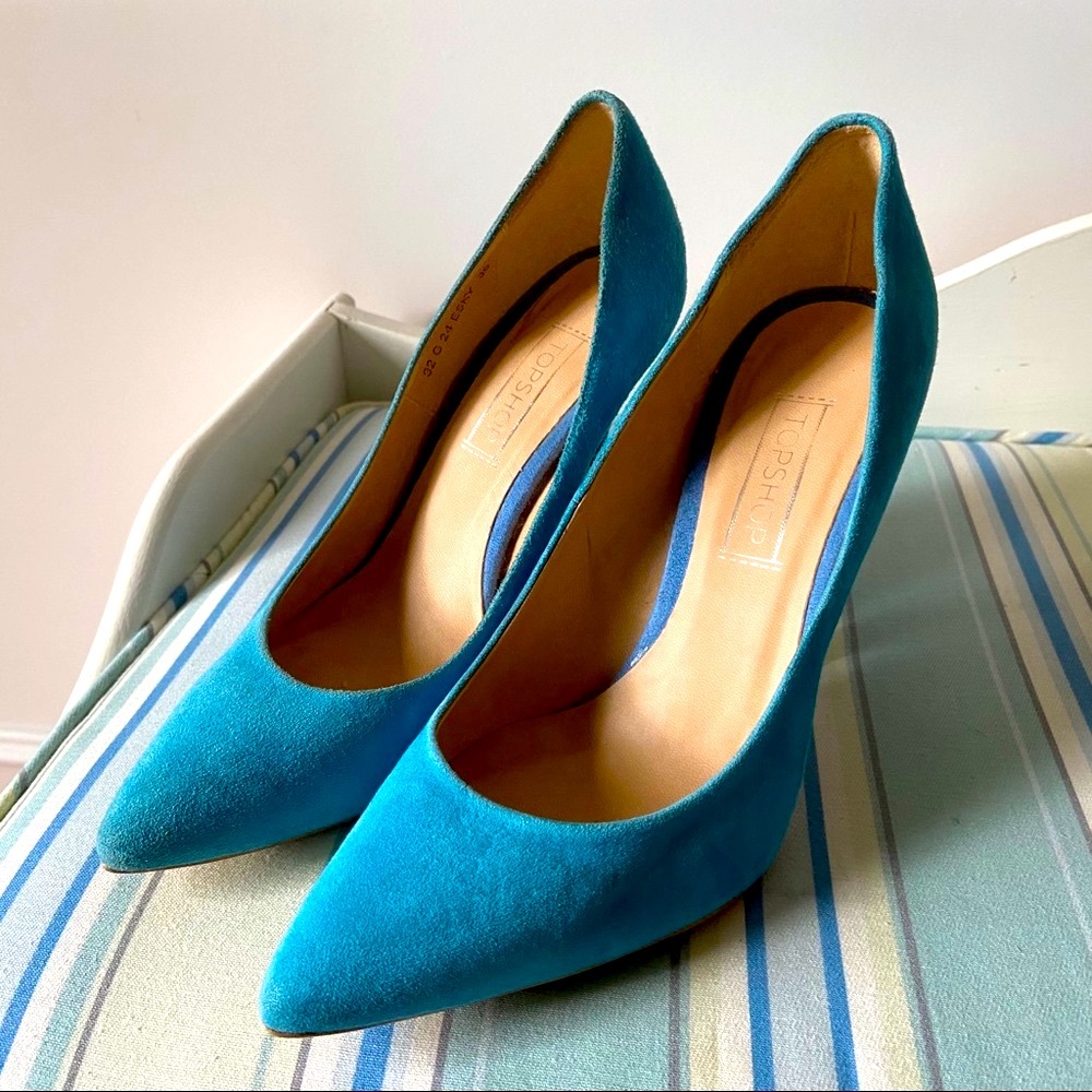 Almost new gorgeous pair of Topshop suede stiletto pumps.